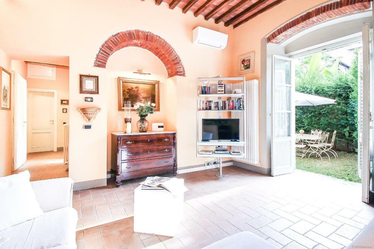 Apartment Guinigi With Private Courtyard Lucca Luaran gambar