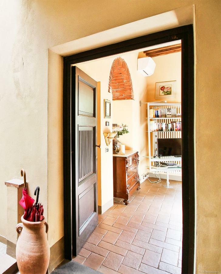 Apartment Guinigi With Private Courtyard Lucca Luaran gambar